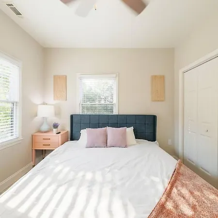 Luxury 2br King Beds With Optional Parking Near Vanderbilt & Broadway *