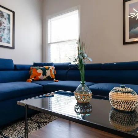 Luxury 2br King Beds With Optional Parking Near Vanderbilt & Broadway Nashville