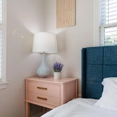 Luxury 2br King Beds With Optional Parking Near Vanderbilt & Broadway