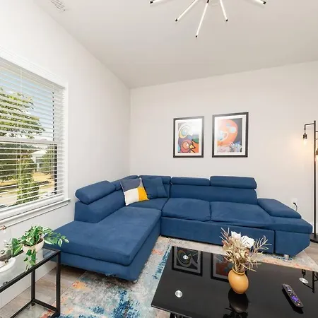Apartment Modern 1br With King Bed And Optional Parking Near Broadway And The Gulch