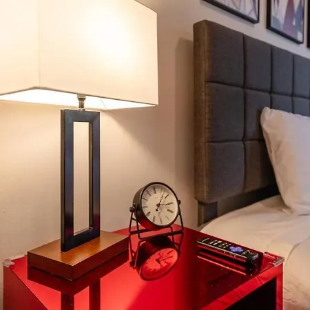 City-style Comfort 1br With King Bed And Optional Parking Close To Broadway, Downtown, Centennial Park *