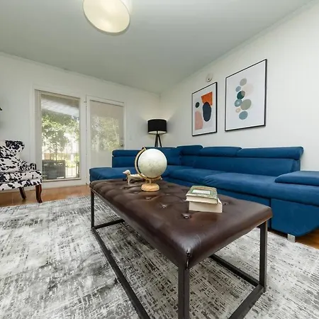 Charming 2br Retreat With Private Balcony And Optional Parking Walk To Parthenon & Vanderbilt And Mins To Broadway & The Gulch Nashville