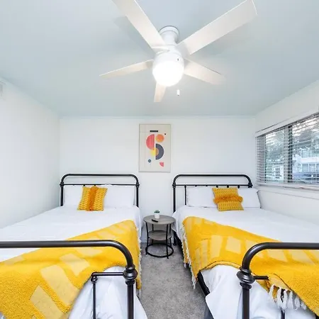 Stylish 2br With Balcony And Optional Parking Near Vanderbilt & Broadway * Nashville