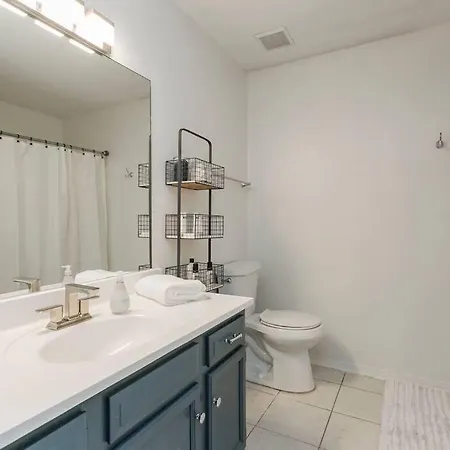 Holiday home Modern Loft/ Minutes From The Airport