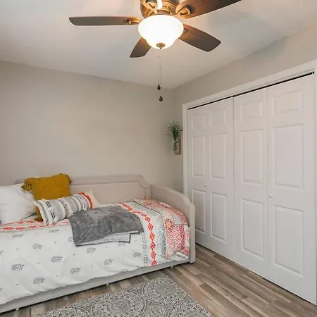 Holiday home Modern Loft/ Minutes From The Airport