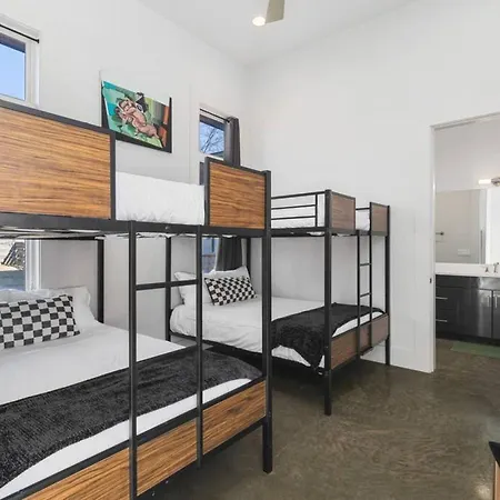 Unique Modern Ranch W Year Round Pool And Hot Tub * Nashville