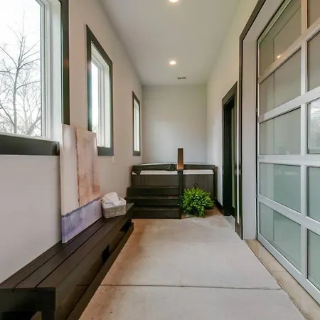 Holiday home Unique Modern Ranch W Year Round Pool And Hot Tub