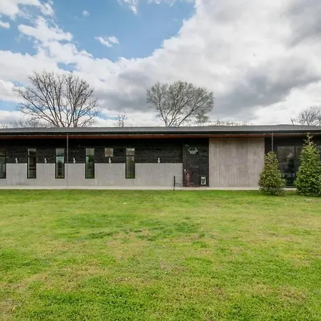 Holiday home Unique Modern Ranch W Year Round Pool And Hot Tub Nashville