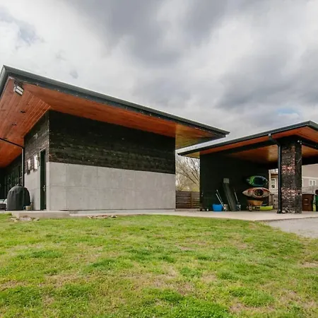 Unique Modern Ranch W Year Round Pool And Hot Tub