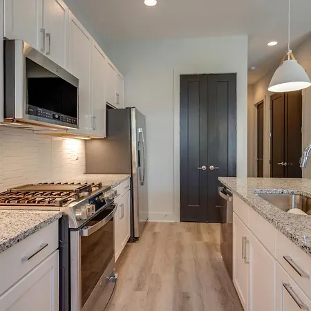 East Nash Oasis - 13 Beds - Going Fast
