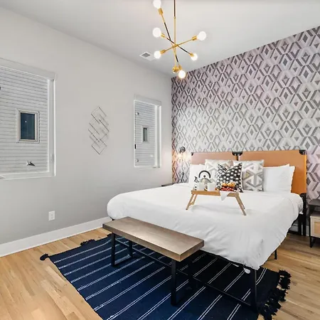 Holiday home Trinity Skyline-rooftop Deck-7 Mins To Broadway *