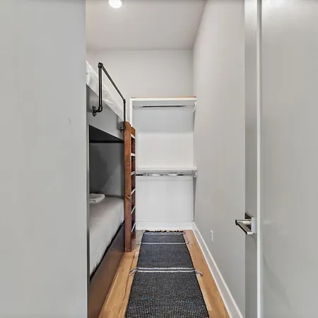 Trinity Skyline-rooftop Deck-7 Mins To Broadway Holiday home Nashville