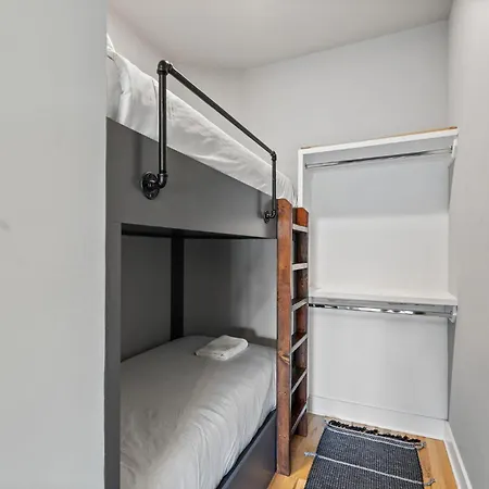 Trinity Skyline-rooftop Deck-7 Mins To Broadway Holiday home *