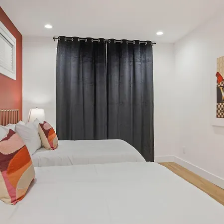 Holiday home Eternal Emerald - 2 Homes - Minutes To Broadway *