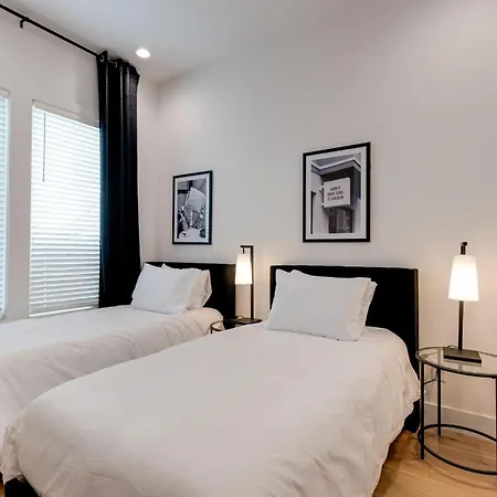 Holiday home Modern Monroe - Private Rooftop - Minutes To Broadway *