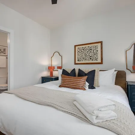 Southern & Style-2 Townhomes-7 Mins To Broadway Holiday home Nashville