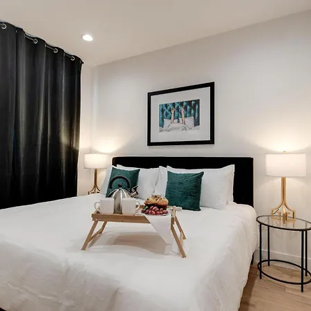 Modern Monroe - Private Rooftop - Minutes To Broadway Holiday home Nashville