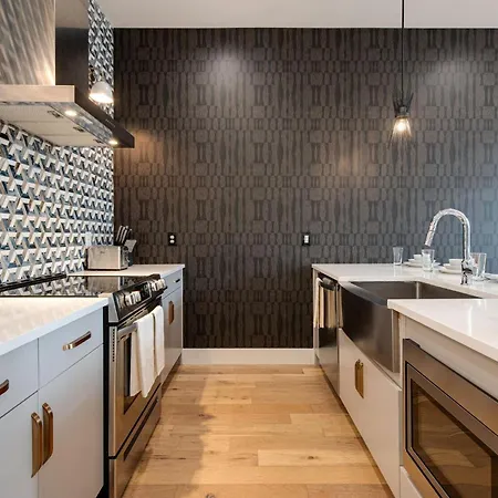 Modern Monroe - Private Rooftop - Minutes To Broadway Holiday home *