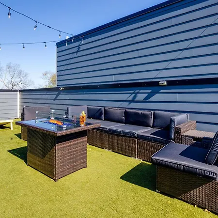 Modern Monroe - Private Rooftop - Minutes To Broadway Holiday home *