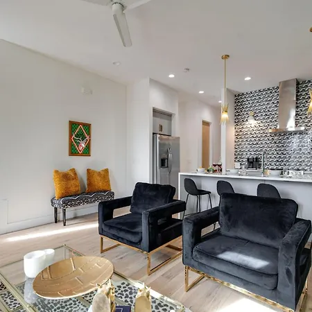 Holiday home Eternal Emerald - 2 Homes - Minutes To Broadway
