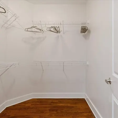 Music Town - Gorgeous Germantown Apartment