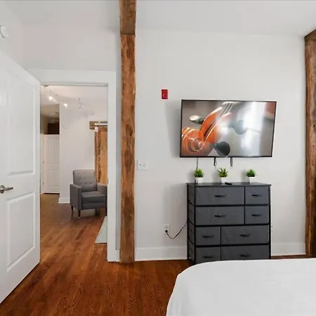 Music Town - Gorgeous Germantown Apartment