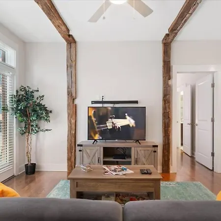 Music Town - Gorgeous Germantown Apartment