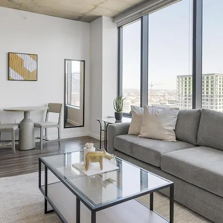 Apartment Landing Modern With Amazing Amenities Nashville