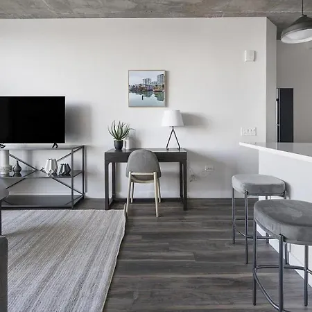 Landing - Modern With Amazing Amenities