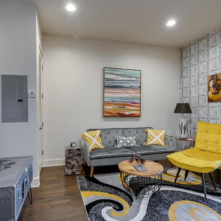 Lofts At 30th-southern Advant-garde-in West End Holiday home