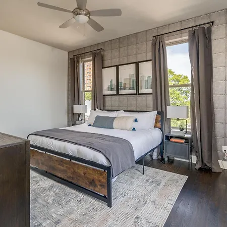 Holiday home 3 Luxury Loft Units - Mins To Broadway - Sleeps 15