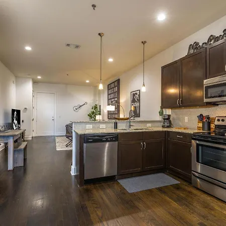 Holiday home Lofts At 30th - Contemporary Muse - Minutes To Broadway