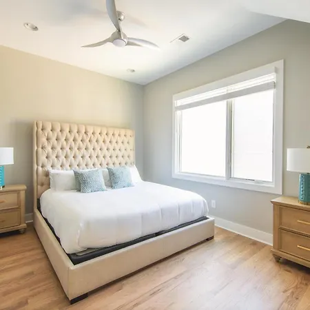 Triple Luxe - Sleeps 36 - Three Lavish Midtown Homes Holiday home