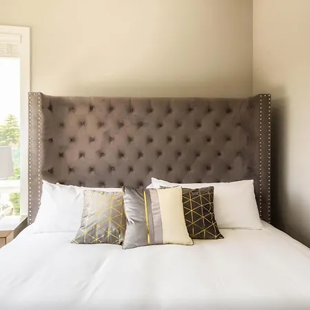 Triple Luxe - Sleeps 36 - Three Lavish Midtown Homes *