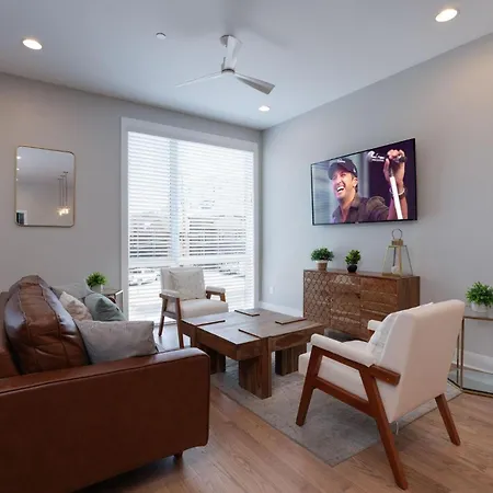 Country Ensemble - Sleeps 24 - Elevator & Theater