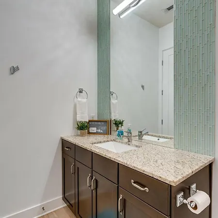 Lofts At 30th - Electric Geometric - 6 Mins To Broadway *