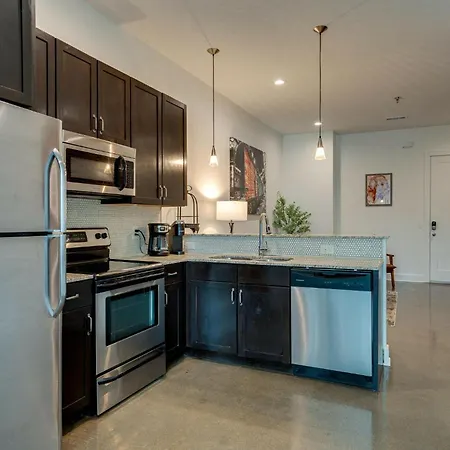 Lofts At 30th - Rustic Music