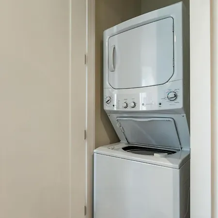 Holiday home Lofts At 30th - Contemporary Muse - Minutes To Broadway *