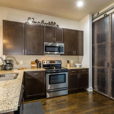 Holiday home Lofts At 30th - Contemporary Muse - Minutes To Broadway *