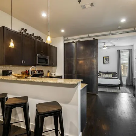 Lofts At 30th - Contemporary Muse - Minutes To Broadway