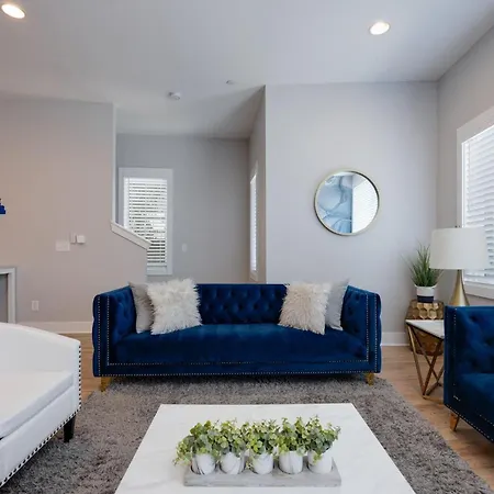 Holiday home Midtown Luxe - 2 Premium Town Homes - Rooftop Hot Tub *