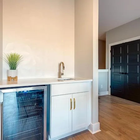 Midtown Luxe - 2 Premium Town Homes - Rooftop Hot Tub