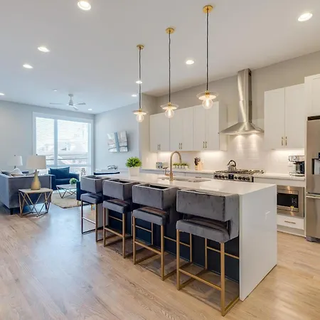 Midtown Luxe - 2 Premium Town Homes - Rooftop Hot Tub Holiday home