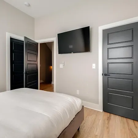 Holiday home Midtown Luxe - 2 Premium Town Homes - Rooftop Hot Tub