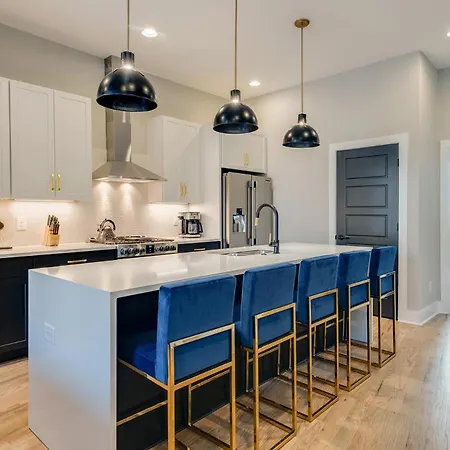 Midtown Luxe - 2 Premium Town Homes - Rooftop Hot Tub Holiday home