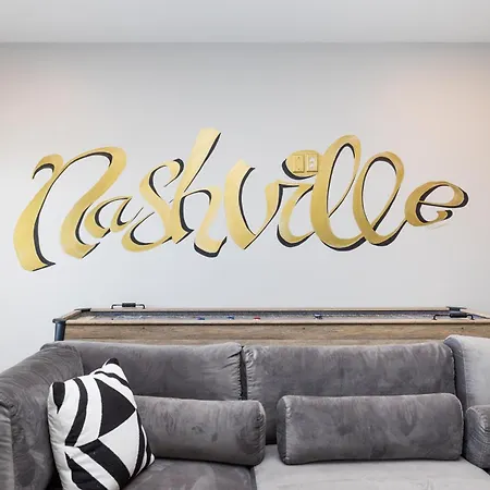 Midtown Luxe - 2 Premium Town Homes - Rooftop Hot Tub Holiday home *
