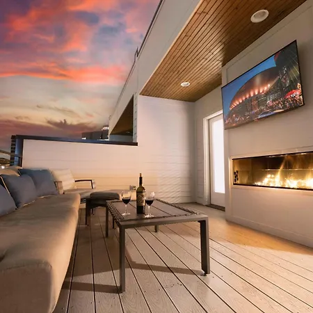 Midtown Luxe - 2 Premium Town Homes - Rooftop Hot Tub *