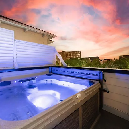 Midtown Luxe - 2 Premium Town Homes - Rooftop Hot Tub *