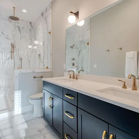 Midtown Luxe - 2 Premium Town Homes - Rooftop Hot Tub Holiday home