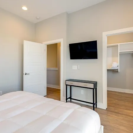 Midtown Luxe - 2 Premium Town Homes - Rooftop Hot Tub Holiday home *